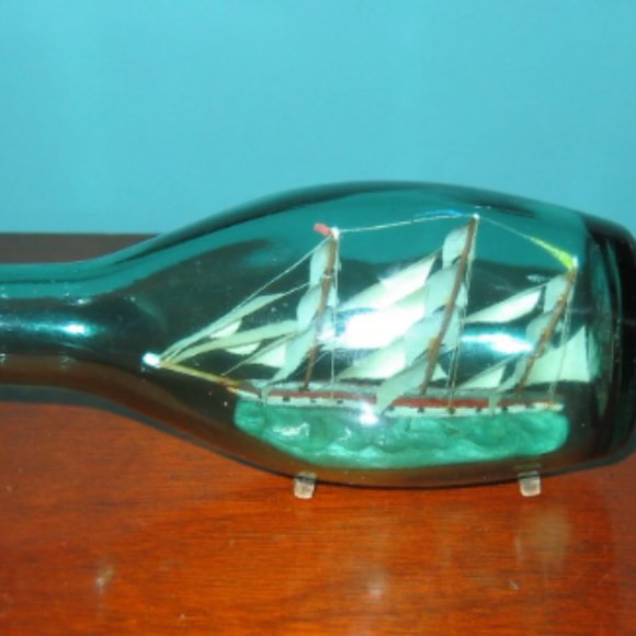 Vintage PERRIER Ship in a Bottle from Perrier's England Export Campaign - Picture 3 of 5
